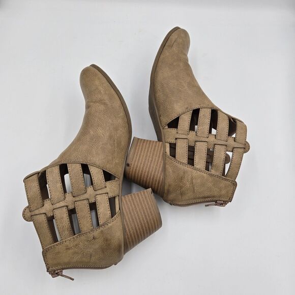 Fergalicious By Fergie Galena Ankle Boots Size 10 M Tan Booties Y2K Chunky Heel - Picture 1 of 9